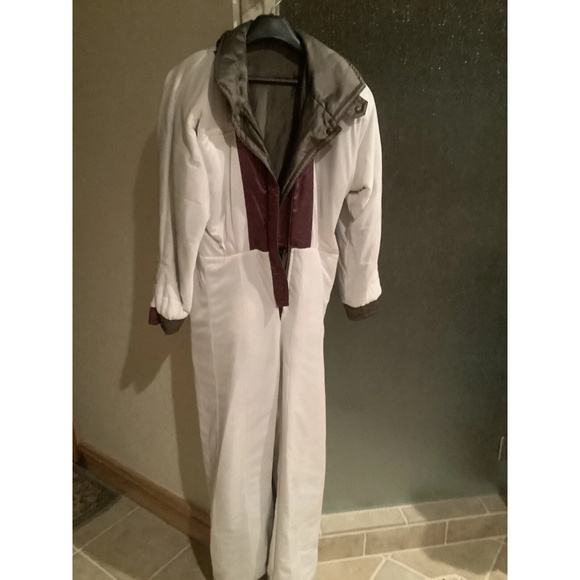 One Piece SKEA ski/snowboarding outfit - Picture 3 of 9